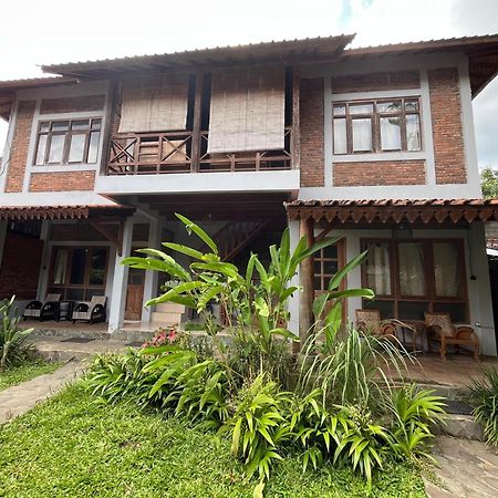 Saka Homestay Boutique & Cafe Magelang Exterior photo